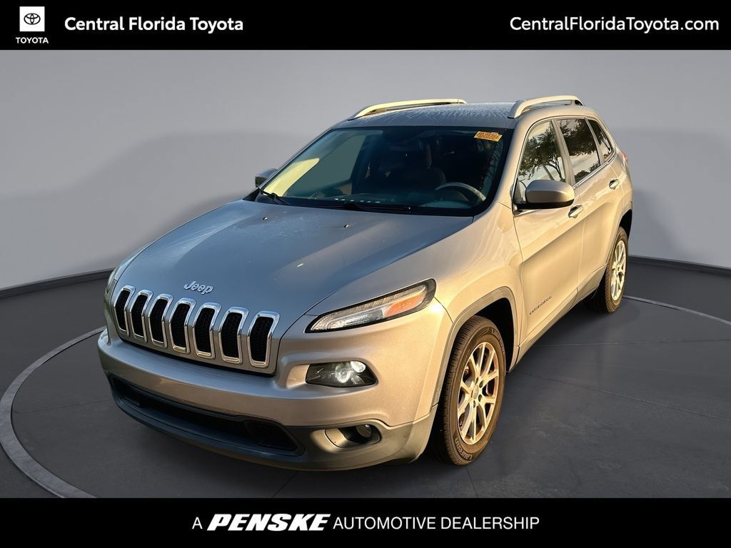 Used 2017 Jeep Cherokee Latitude FWD image 1