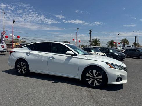 Used 2019 Nissan Altima 2.5 SV FWD image 12