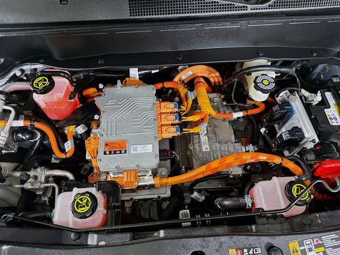 Used 2023 Chevrolet Bolt EUV LT w/ Convenience Package image 31