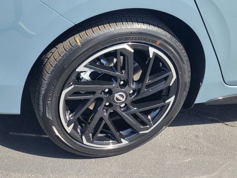 New 2026 Nissan Sentra SR w/ Floor Mat Package FWD image 5