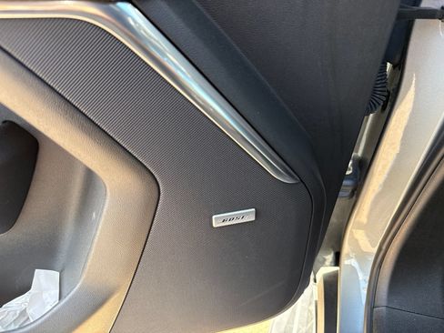 Used 2025 GMC Yukon Denali AWD/4WD image 17
