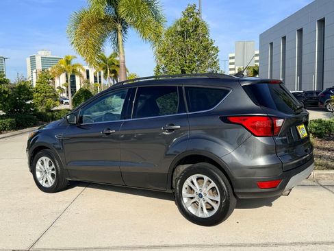 Used 2019 Ford Escape SEL image 2