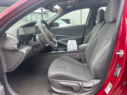 Used 2025 Hyundai Elantra SEL FWD image 12