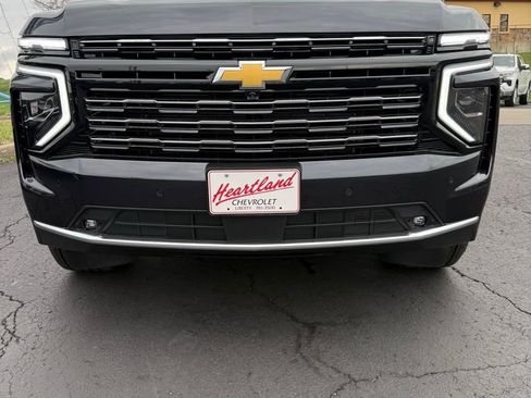 New 2026 Chevrolet Suburban High Country AWD/4WD image 3
