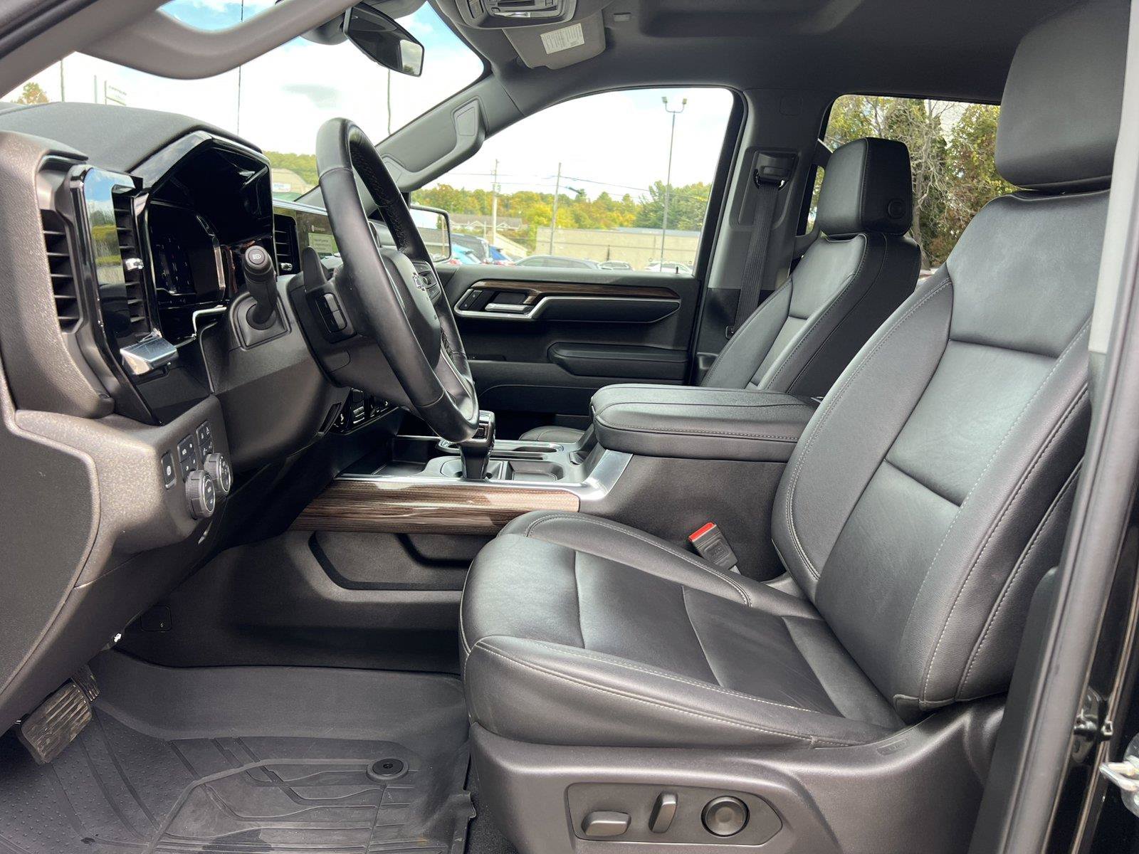 Used 2025 Chevrolet Silverado 1500 RST w/ Redline Edition AWD/4WD image 3