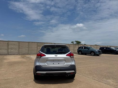 Certified 2020 Nissan Kicks SR FWD image 18