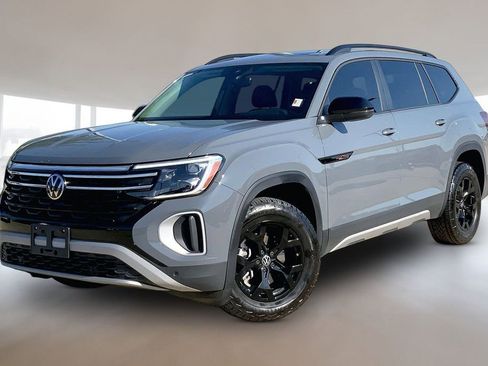 Certified 2025 Volkswagen Atlas Peak Edition SE AWD/4WD image 1
