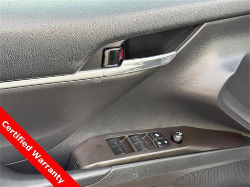 Used 2022 Toyota Camry SE image 18