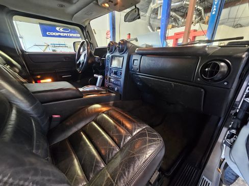 Used 2005 HUMMER H2 SUT w/ Preferred Equipment Group image 25