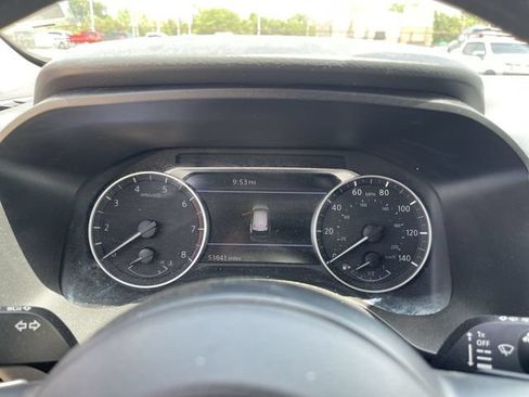 Used 2024 Nissan Rogue SV FWD image 2