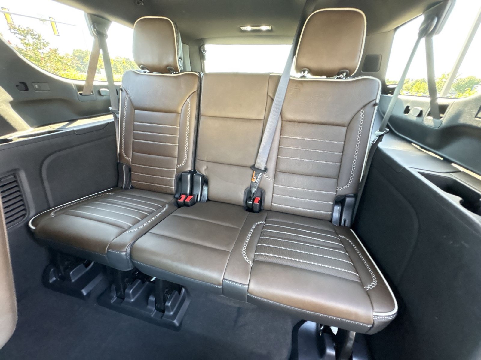 Used 2025 GMC Yukon XL Denali Ultimate AWD/4WD image 27