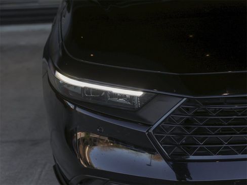 Used 2024 Honda Accord Touring image 11