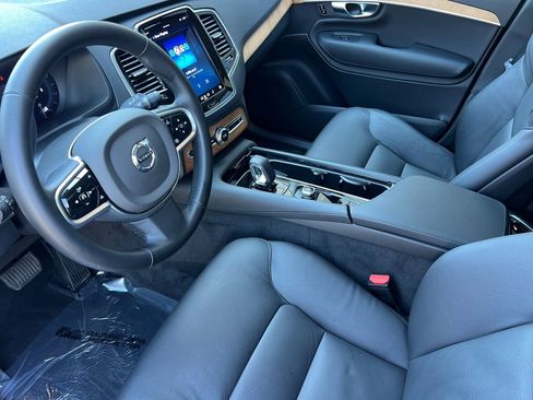 Used 2025 Volvo XC90 B6 Plus image 11