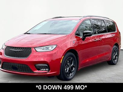 Used 2025 Chrysler Pacifica Premium