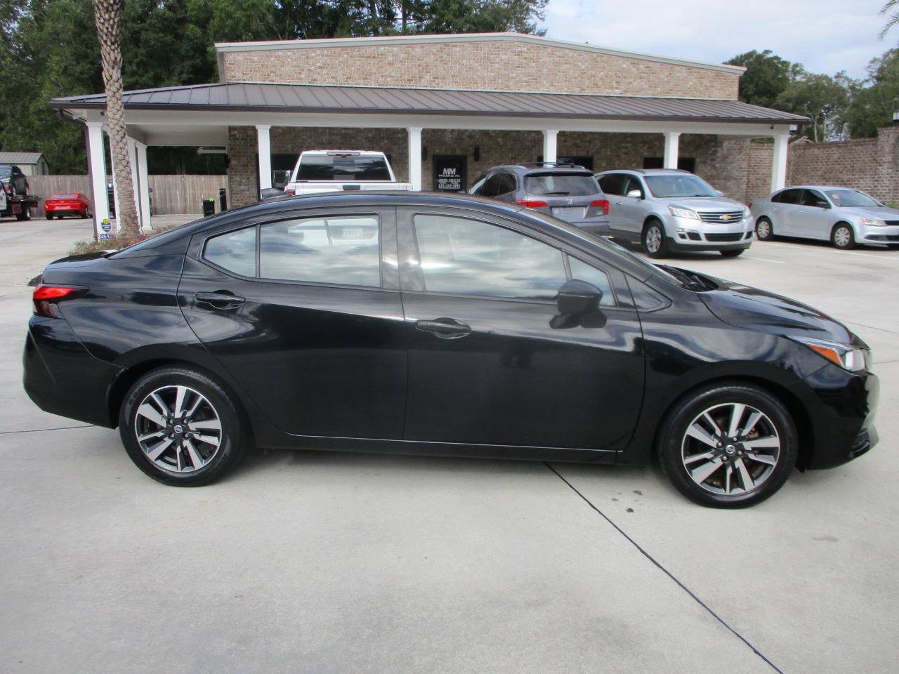 Used 2021 Nissan Versa SV FWD image 12