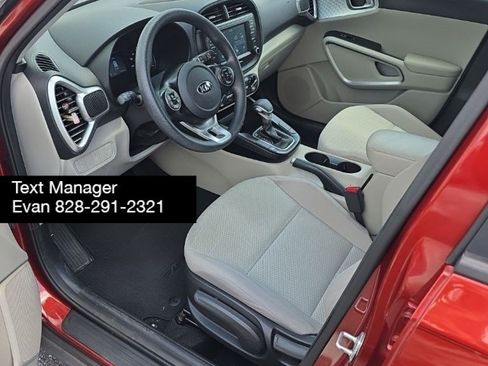 Used 2020 Kia Soul LX FWD image 11