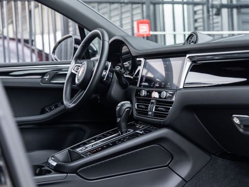 Certified 2023 Porsche Macan AWD/4WD image 47