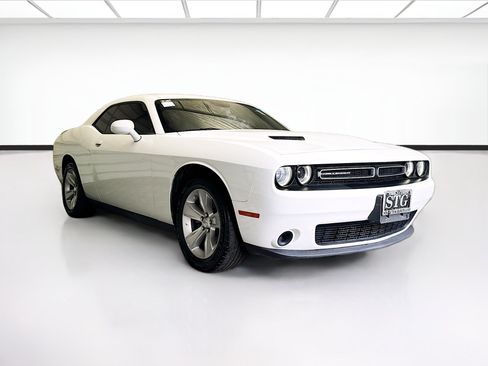 Used 2023 Dodge Challenger SXT RWD image 3