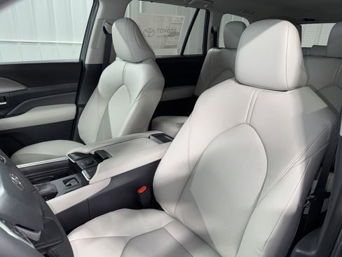 New 2026 Toyota Grand Highlander AWD Hybrid image 23