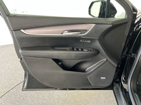 Used 2018 Cadillac XT5 Luxury w/ Driver Awareness Package FWD image 12