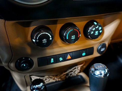 Used 2012 Jeep Wrangler Unlimited Sahara w/ Connectivity Group image 25