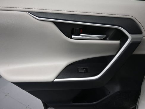 Used 2019 Toyota RAV4 Limited w/ Carpet Mat Package AWD/4WD image 31