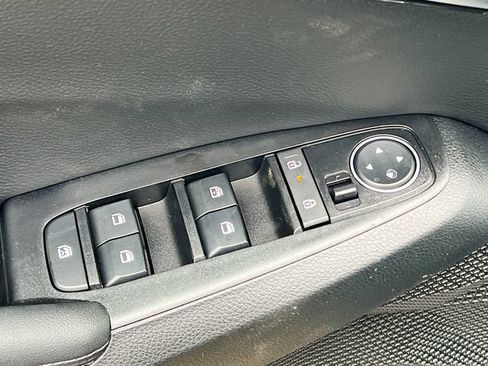 New 2026 Kia Seltos S FWD image 18