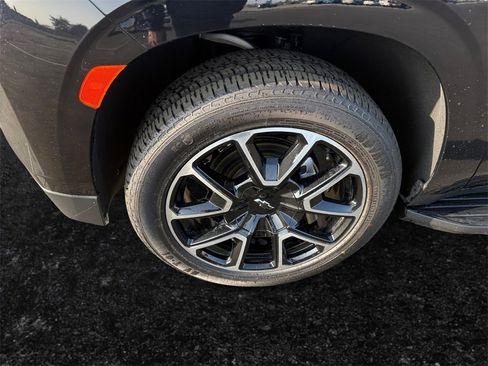 Used 2024 Chevrolet Suburban RST image 9