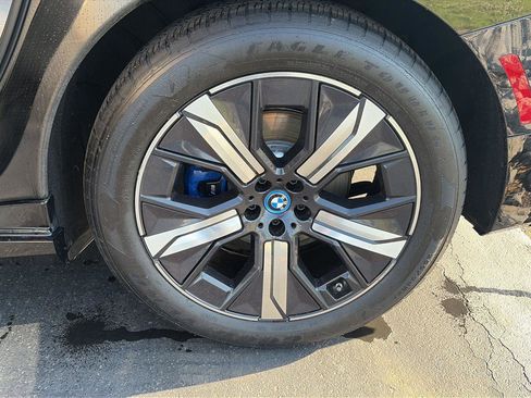 Used 2023 BMW iX M60 w/ Executive Package image 11