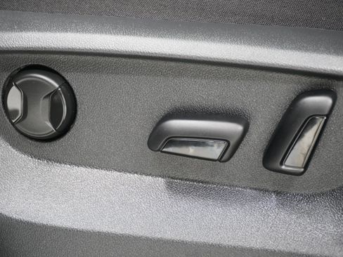 Used 2025 Volkswagen Atlas Cross Sport SE image 15