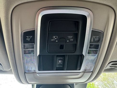 Used 2022 RAM 1500 Laramie AWD/4WD image 32