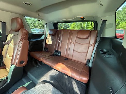 Used 2019 Cadillac Escalade Premium Luxury AWD/4WD image 8