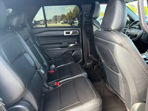 Used 2020 Ford Explorer XLT w/ Equipment Group 202A AWD/4WD image 32