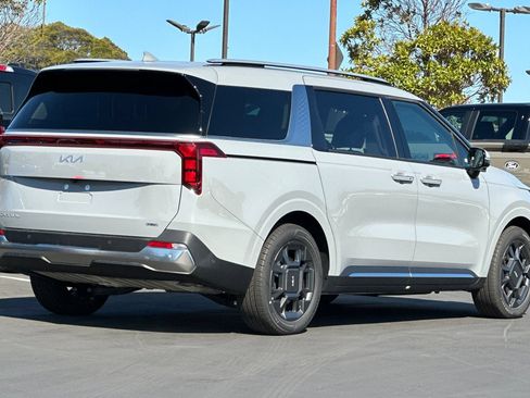 New 2026 Kia Carnival SX FWD image 4