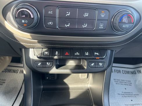 Used 2021 GMC Canyon Denali image 15