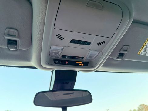 Used 2020 Chevrolet Equinox LT image 26