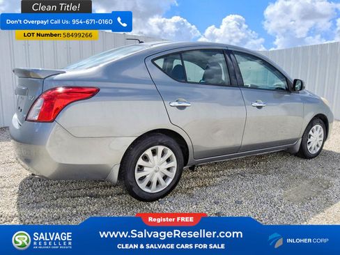 Used 2014 Nissan Versa SV FWD image 4