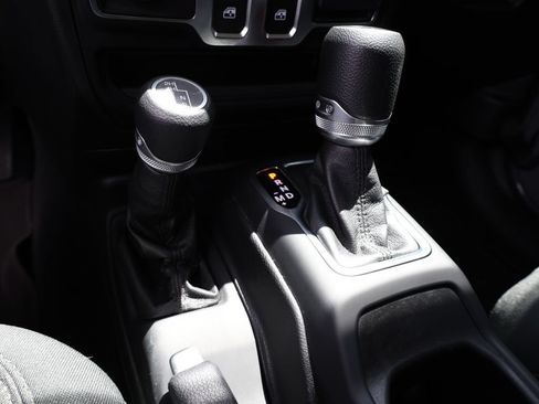 Used 2021 Jeep Wrangler Sport AWD/4WD image 17