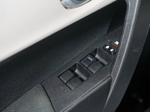 Used 2018 Toyota Corolla LE FWD image 25