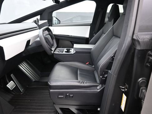 Used 2024 Tesla Cybertruck AWD Crew Cab image 13