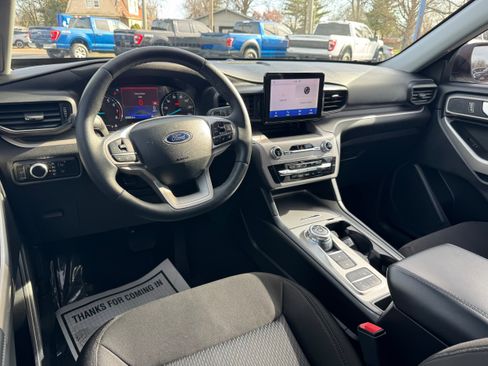 Used 2023 Ford Explorer XLT image 11