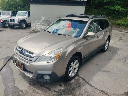 Used 2014 Subaru Outback 2.5i Limited w/ Moonroof Package AWD/4WD image 2