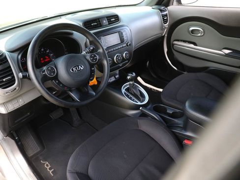 Used 2018 Kia Soul FWD image 4