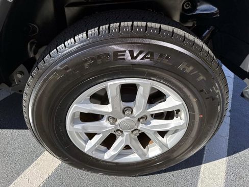 Used 2023 Jeep Wrangler Sport S image 27