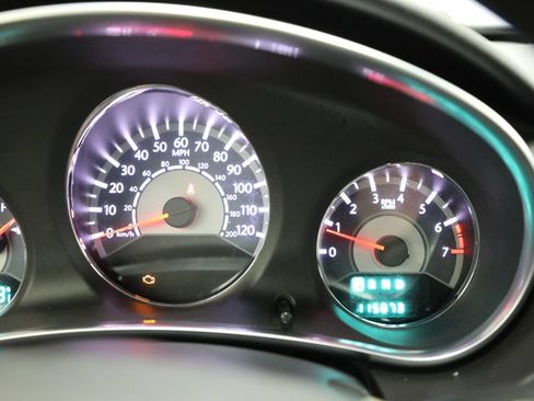 Used 2012 Chrysler 200 Limited FWD image 4