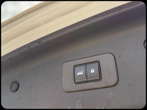 Used 2024 Nissan Armada SL w/ Captain's Chairs Package image 15