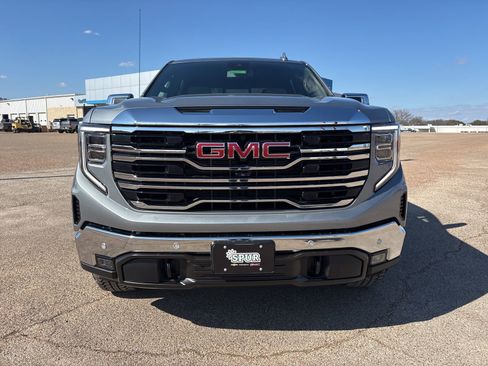 New 2026 GMC Sierra 1500 SLT image 9