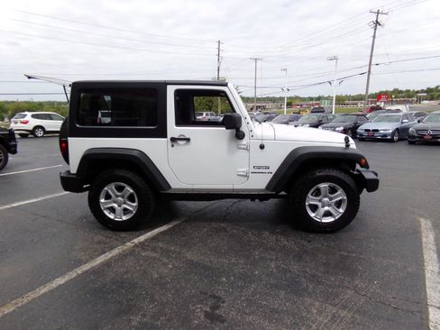 Used 2015 Jeep Wrangler Sport AWD/4WD image 4