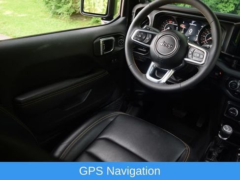 Used 2024 Jeep Wrangler Unlimited Sahara w/ Technology Group AWD/4WD image 2