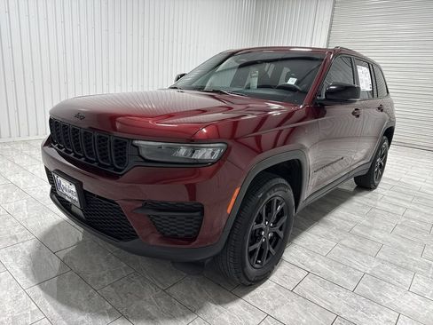 Used 2024 Jeep Grand Cherokee Altitude AWD/4WD image 1